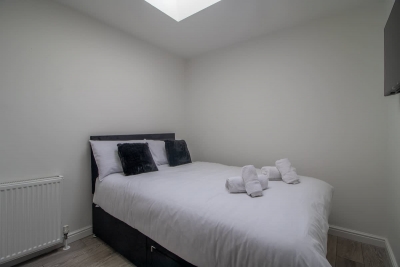 The Larky - Modern 2 Bed Cottage in Larkhall