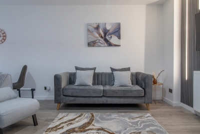 The Larky - Modern 2 Bed Cottage in Larkhall