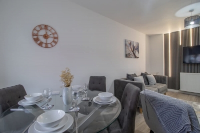 The Larky - Modern 2 Bed Cottage in Larkhall