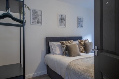 The Larky - Modern 2 Bed Cottage in Larkhall