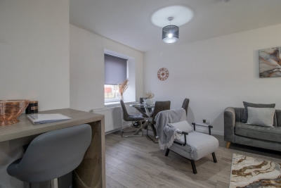 The Larky - Modern 2 Bed Cottage in Larkhall