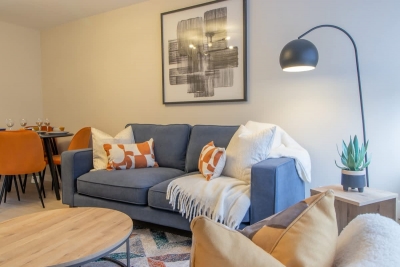 Hawick House - Stylish 2-Bed in Coatbridge.