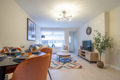 Hawick House - Stylish 2-Bed in Coatbridge.