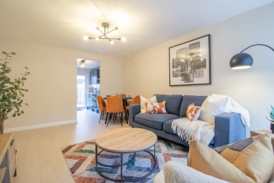 Hawick House - Stylish 2-Bed in Coatbridge.