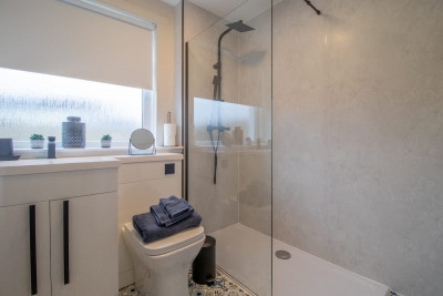 Hawick House - Stylish 2-Bed in Coatbridge.