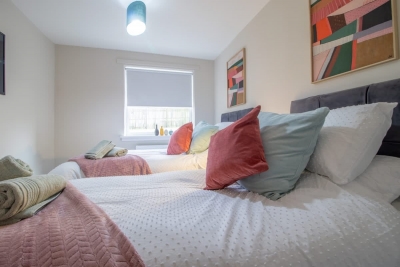 Hawick House - Stylish 2-Bed in Coatbridge.