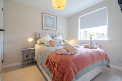 Hawick House - Stylish 2-Bed in Coatbridge.