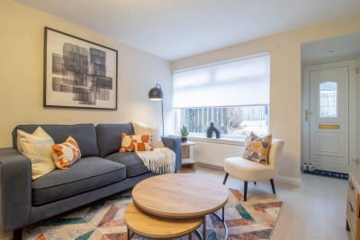Hawick House - Stylish 2-Bed in Coatbridge.