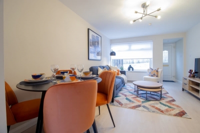 Hawick House - Stylish 2-Bed in Coatbridge.