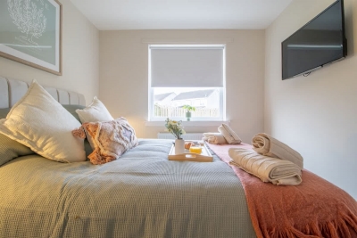 Hawick House - Stylish 2-Bed in Coatbridge.