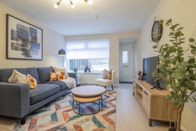Hawick House - Stylish 2-Bed in Coatbridge.