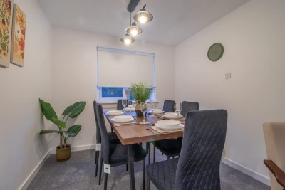 3BR Near Glasgow | Free Parking | Ideal for Work