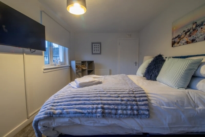 3BR Near Glasgow | Free Parking | Ideal for Work