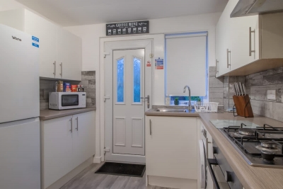 3BR Near Glasgow | Free Parking | Ideal for Work