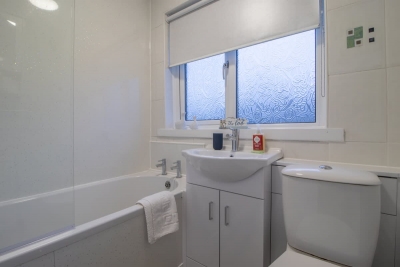 3BR Near Glasgow | Free Parking | Ideal for Work