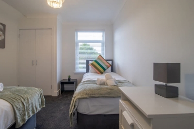 Westlea House - Spacious 3-Bed Home in Airdrie