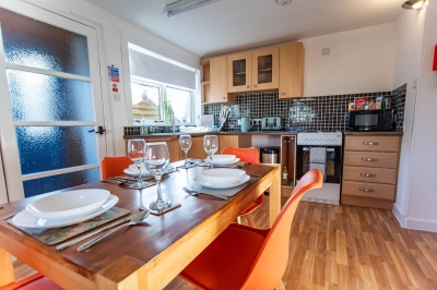 Beach House - 2 Bedrooms. Close to Beach & NC500