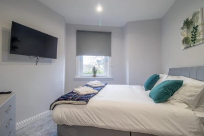 Kerr Apartment - Spacious 4-Bed Flat in Hamilton