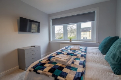 Kerr Apartment - Spacious 4-Bed Flat in Hamilton