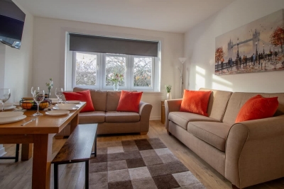 Kerr Apartment - Spacious 4-Bed Flat in Hamilton