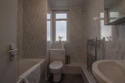 Kerr Apartment - Spacious 4-Bed Flat in Hamilton
