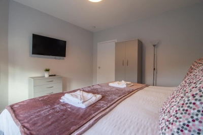 Kerr Apartment - Spacious 4-Bed Flat in Hamilton