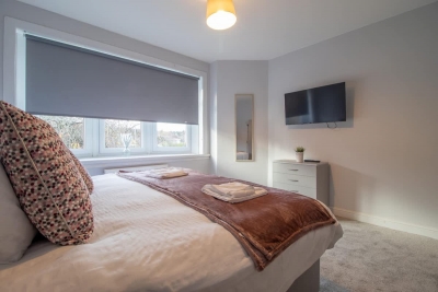 Kerr Apartment - Spacious 4-Bed Flat in Hamilton
