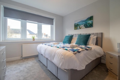 Kerr Apartment - Spacious 4-Bed Flat in Hamilton