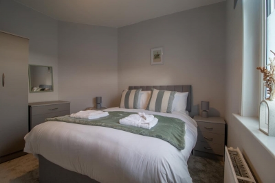 Kerr Apartment - Spacious 4-Bed Flat in Hamilton