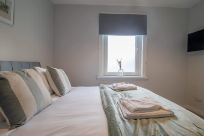 Kerr Apartment - Spacious 4-Bed Flat in Hamilton
