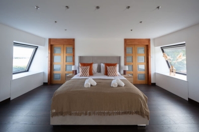 Woodside Barn-7-Bed with Hot Tub/Cinema/Games Room