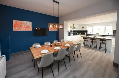 Diamond House - 4 Bed in Airdrie. Close to Glasgow