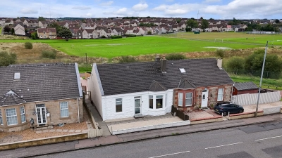 Diamond House - 4 Bed in Airdrie. Close to Glasgow