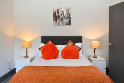 Diamond House - 4 Bed in Airdrie. Close to Glasgow