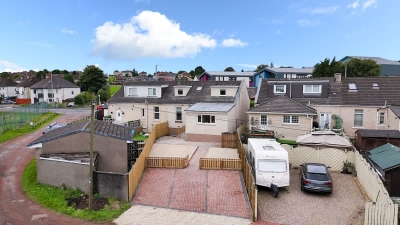 Diamond House - 4 Bed in Airdrie. Close to Glasgow