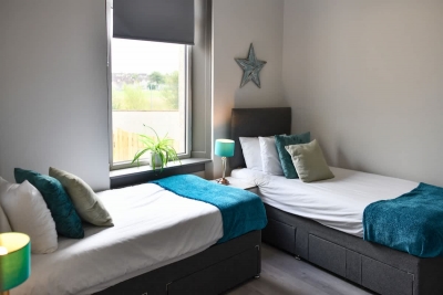 Diamond House - 4 Bed in Airdrie. Close to Glasgow