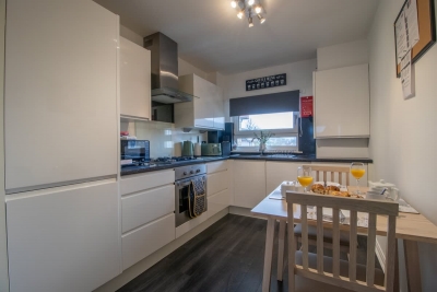 Park View - 2 bed flat with parking in Motherwell