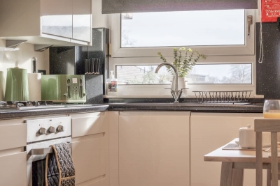 Park View - 2 bed flat with parking in Motherwell