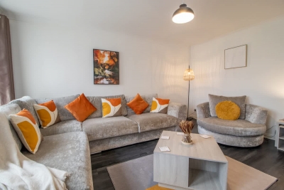 Park View - 2 bed flat with parking in Motherwell