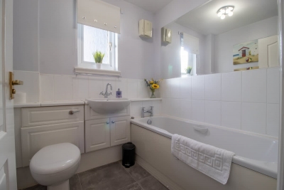 Park View - 2 bed flat with parking in Motherwell