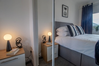 Park View - 2 bed flat with parking in Motherwell