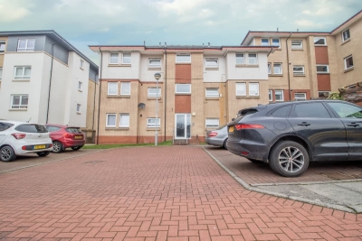 Park View - 2 bed flat with parking in Motherwell