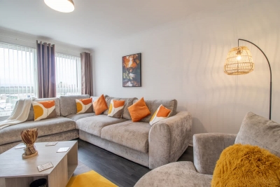 Park View - 2 bed flat with parking in Motherwell