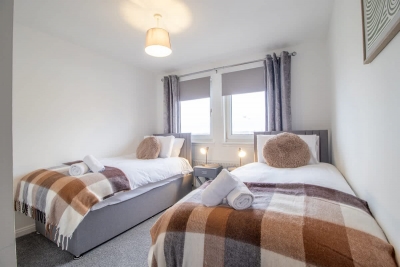 Park View - 2 bed flat with parking in Motherwell