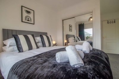 Park View - 2 bed flat with parking in Motherwell