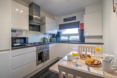 Park View - 2 bed flat with parking in Motherwell