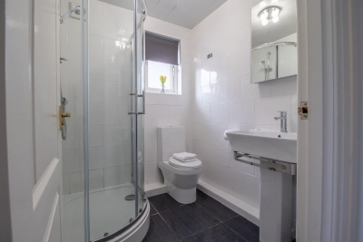 Park View - 2 bed flat with parking in Motherwell