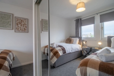 Park View - 2 bed flat with parking in Motherwell