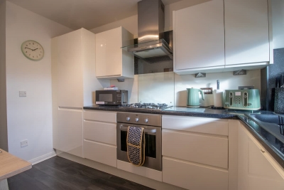 Park View - 2 bed flat with parking in Motherwell