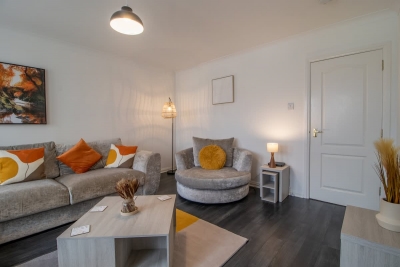 Park View - 2 bed flat with parking in Motherwell
